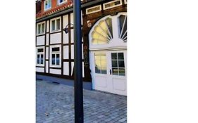 Große 78 qm Altstadt Wohnung 'FACHWERK&FLAIR' Familien- Geschäftsreisende, Monteurswohnung, Innenstadtlage, ruhig, modern, 900 m Bahnhof, 24 Std Check-in, WLAN, Küche, 5 Personen, kostenpf öffentl Parkplatz nebenan